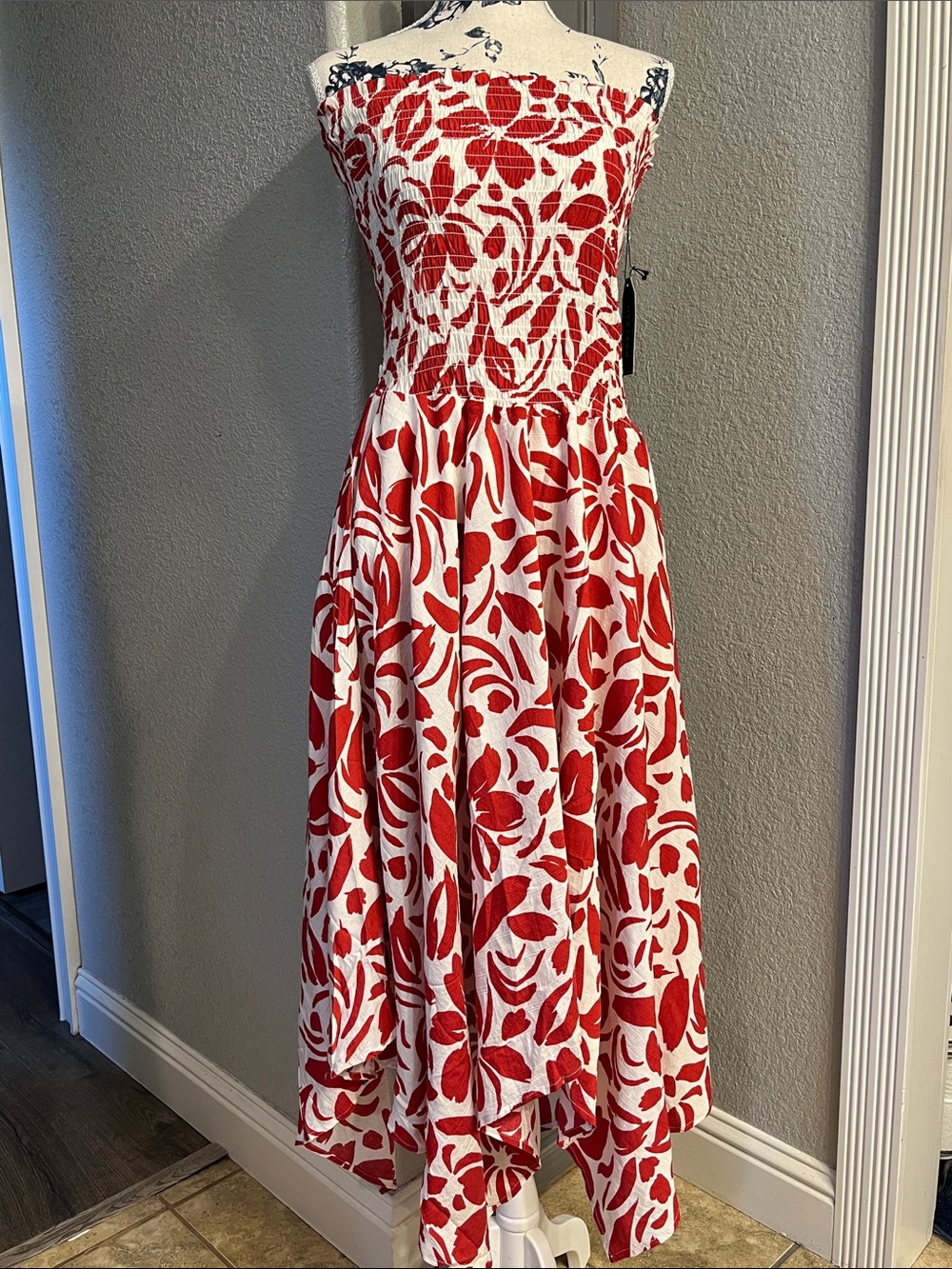 Women’s Red and White Strapless Floral Midi Dress
